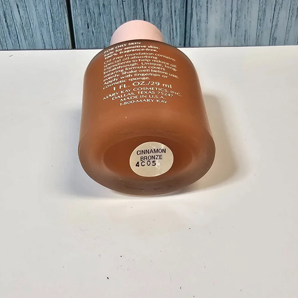 Mary Kay - Oil-Free‎ Foundation Cinnamon Beige #3867 - NIB Old Stock